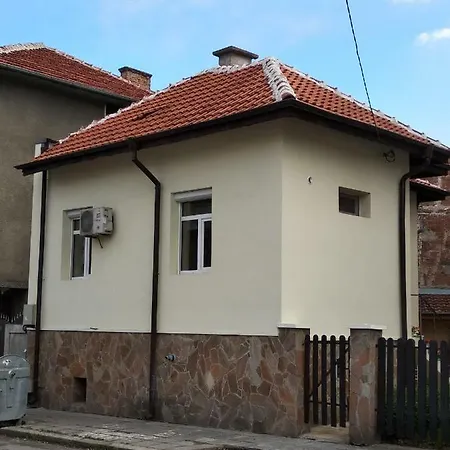 ирис * Kjusztendil