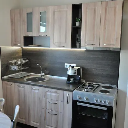 Nyaraló ирис Kjusztendil